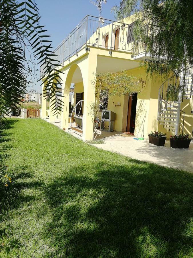 Villa Sole - Finaiti - Appartamento Per Turisti Floridia Exterior foto